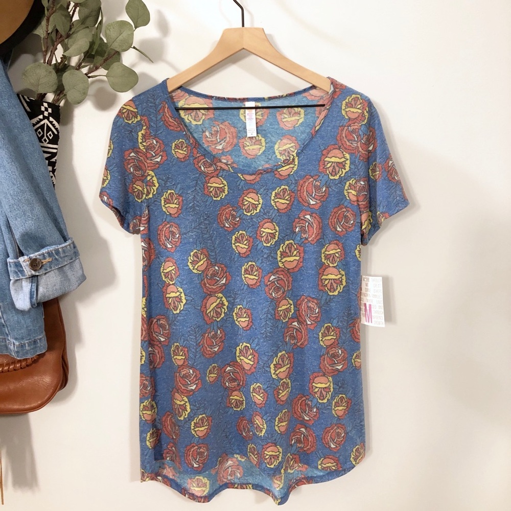 🆕⫸NWT LuLaRoe Classic T- Rose Pattern